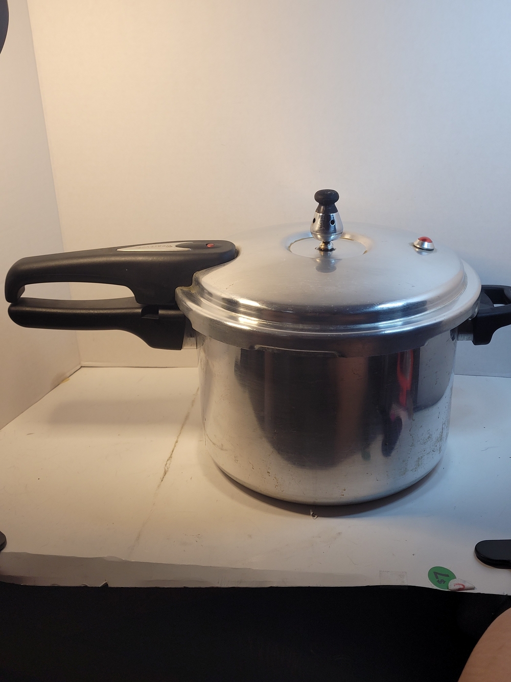 Vintage 6 Qt Wearever Pressure Cooker W92160